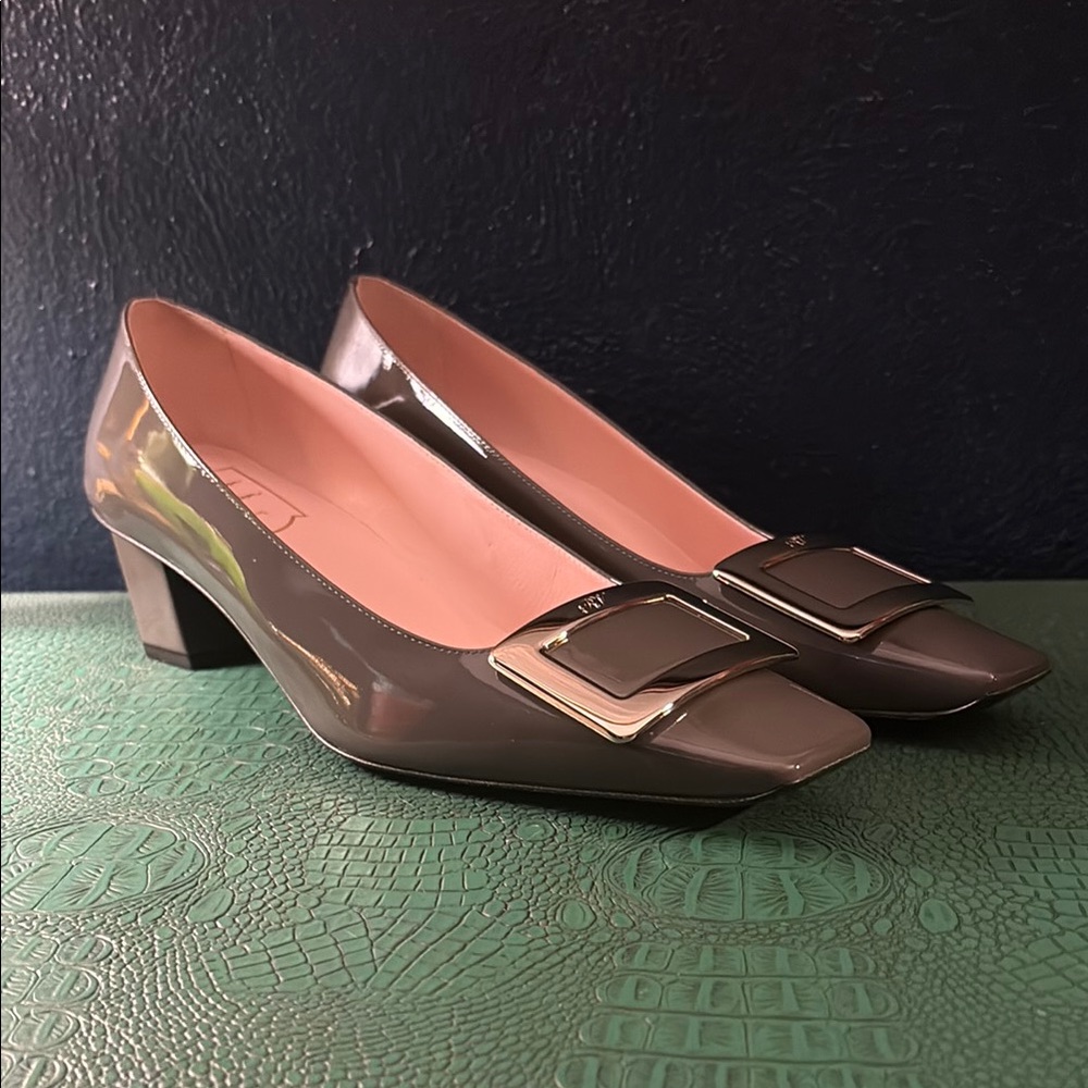 Roger Vivier Decolette Belle Vivier T. 45 cenere patent pumps with buckle, 39.5